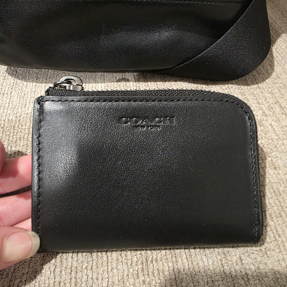 Coach Men's Collection Black Leather Corner Zip Card Case - RARE - LIKE NEW